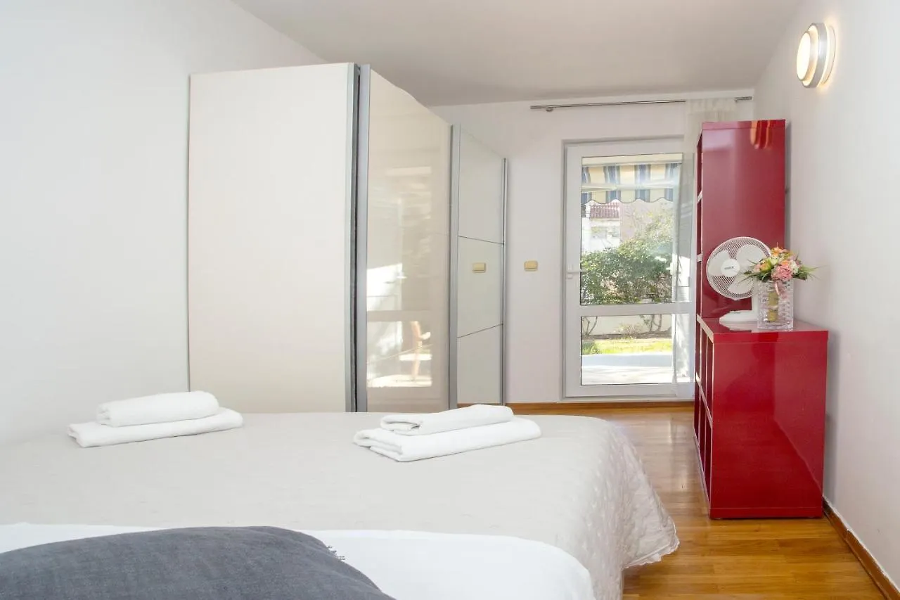 Deluxe Apartment Lea With Large Garden Split