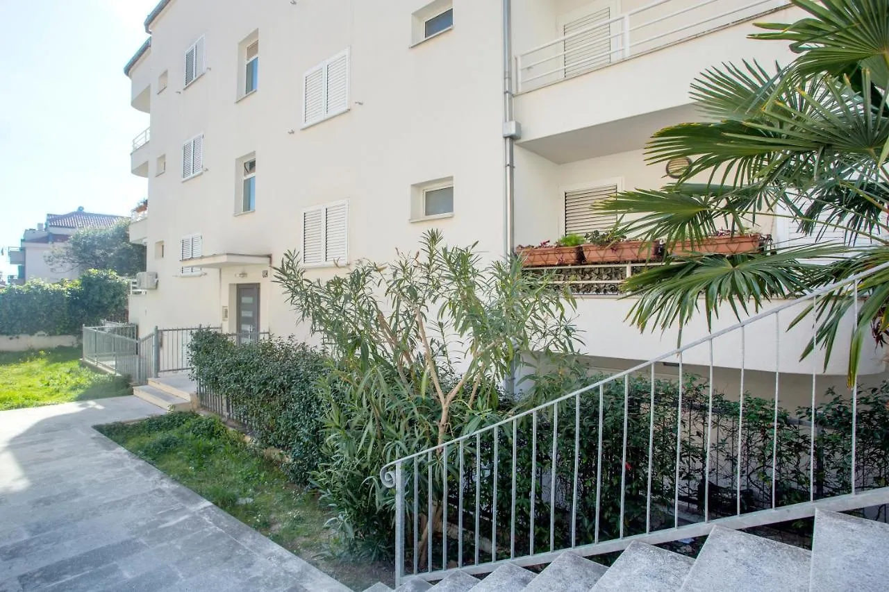 Deluxe Apartment Lea With Large Garden Split Kroatien