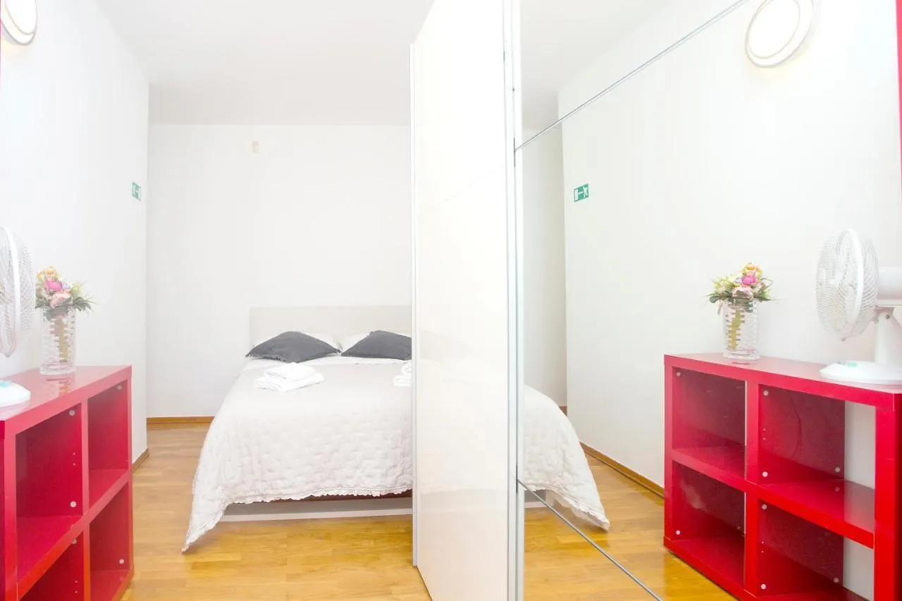 Deluxe Apartment Lea With Large Garden Split