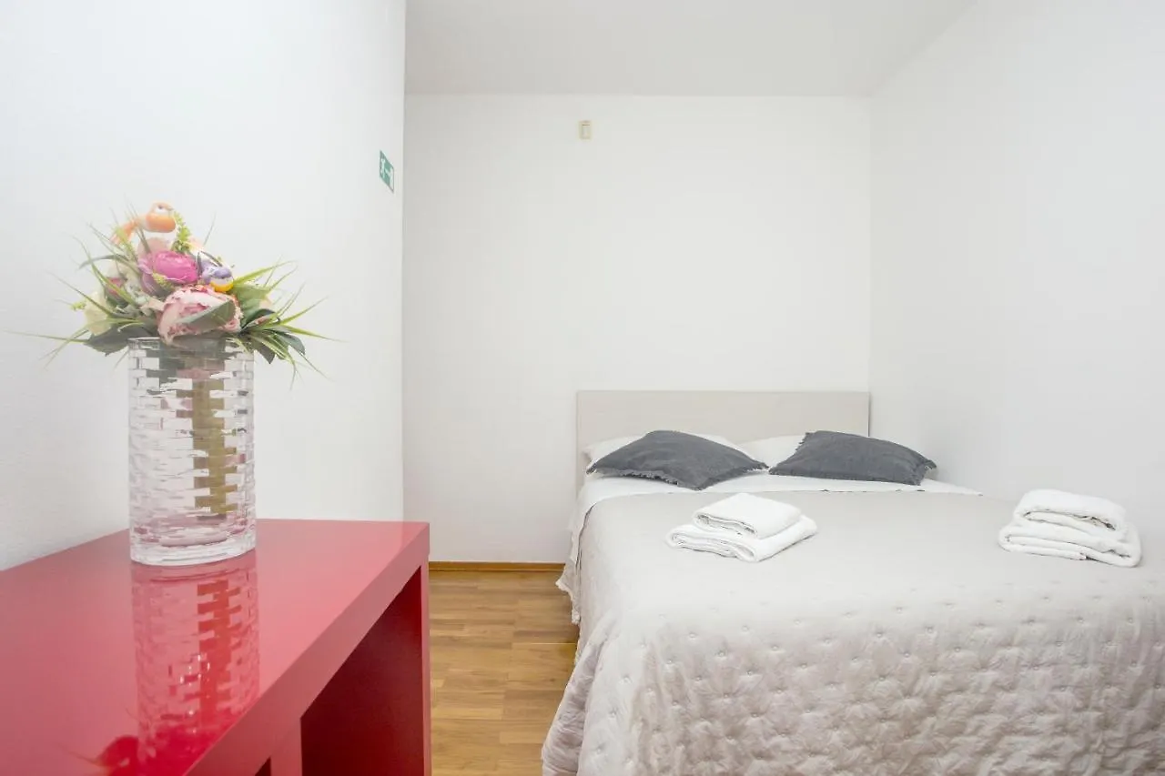 Deluxe Apartment Lea With Large Garden Split 0*,  Kroatien