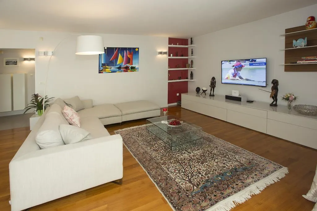 Deluxe Apartment Lea With Large Garden Split 0*,  Kroatien