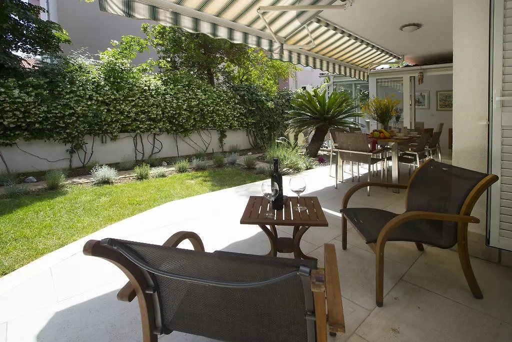 Deluxe Apartment Lea With Large Garden Split