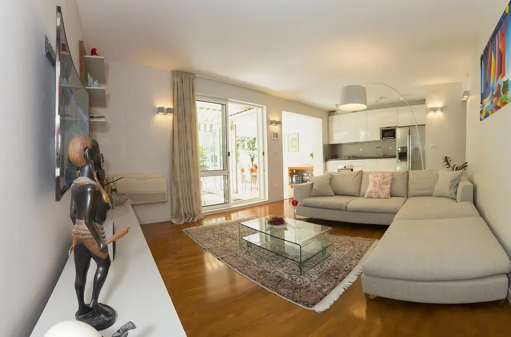 Deluxe Apartment Lea With Large Garden Split