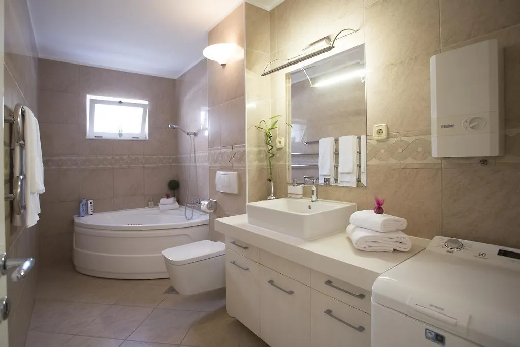 Deluxe Apartment Lea With Large Garden Split 0*,  Kroatien