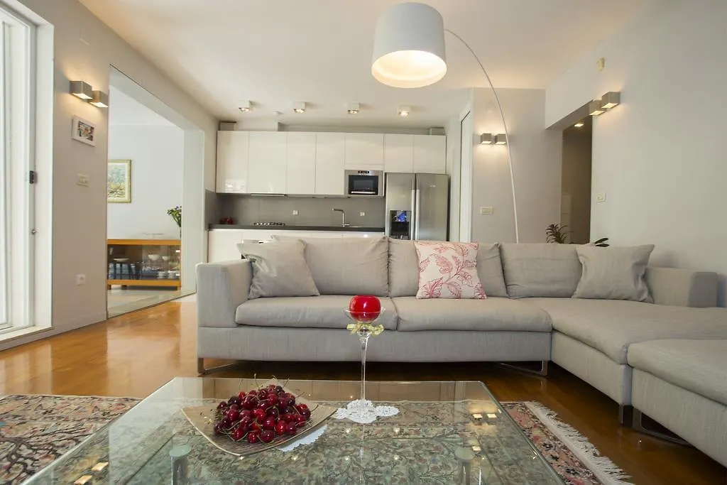Deluxe Apartment Lea With Large Garden Split