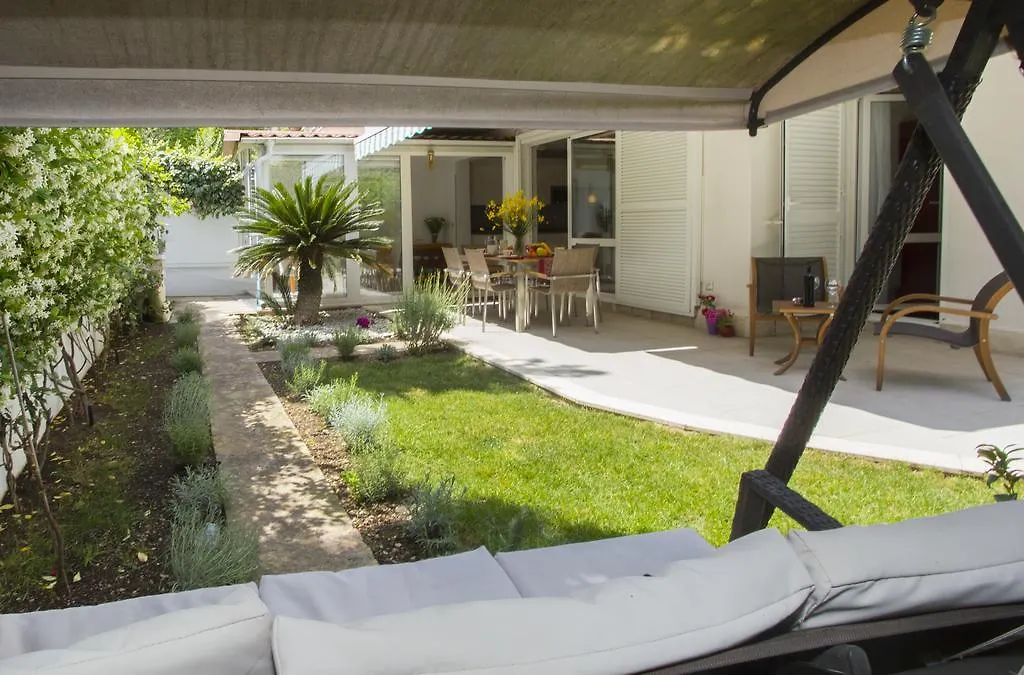 Deluxe Apartment Lea With Large Garden Split