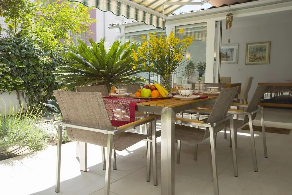 Deluxe Apartment Lea With Large Garden